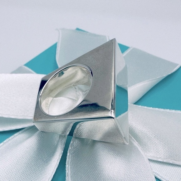 Tiffany & Co. Out of Retirement Rectangular Ring with Box and Pouch - Picture 4 of 11